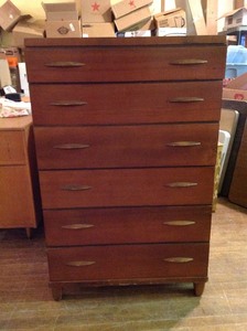 lot 58 image: 6 Drawer Dresser