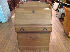 lot 59 image: Desk with Pull Out Stool - Storage