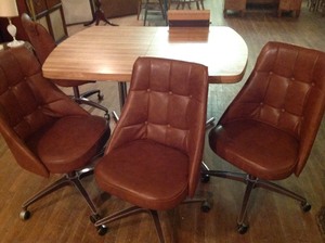 lot 64 image: Table with 4 Swivel Chairs