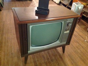 lot 66 image: Vintage Zenith TV & Antenna