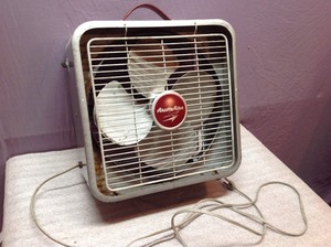 lot 75 image: Artic Aire Box Fan
