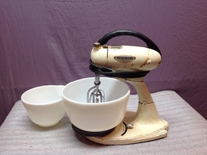 lot 80 image: Vintage Hamilton Beach Mixer