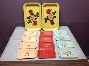 lot 95 image: Vintage Metal Trays