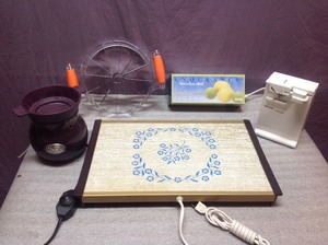 lot 113 image: Hot Plate, Scentsy Warmer, Can Opener
