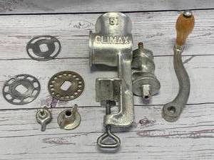 lot 7 image: Vintage Climax Table Mount Meant Grinder w3 blades.