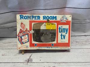 lot 9 image: Unopened 1963 Ranger Room Ting TV