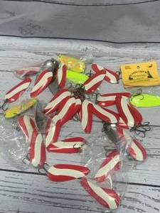 lot 32 image: Large Lot of Dare Devil Fishing Lures