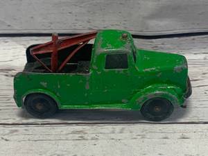 lot 42 image: Antique Wrecker Toy Truck (Made in USA)