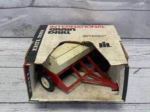 lot 50 image: International Harvester Grain Drill