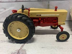 lot 51 image: Ertl Cockshutt 560 Brand New in Box