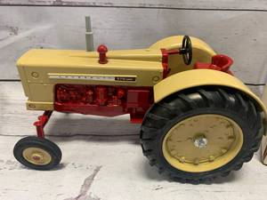 lot 60 image: Vintage Ertl Cockshutt 570 Super
