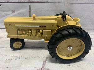 lot 61 image: Vintage Ertl Cockshutt 570 Super