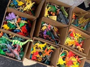 lot 65 image: Vintage Lot of 75 Dinosaurs (one box full)
