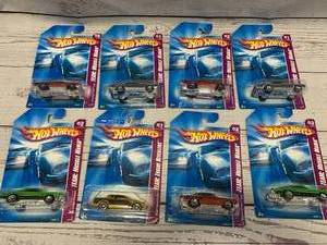 lot 100 image: Lot of 8 Mixed Hot Wheels 2007