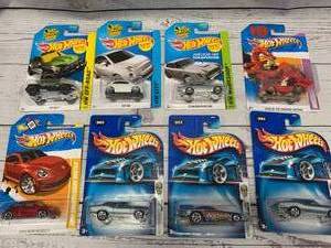 lot 102 image: Lot of 8 Mixed Hot Wheels 2007