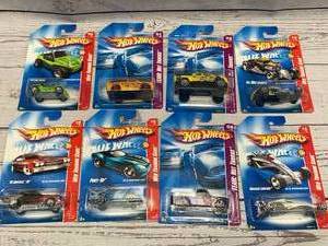 lot 103 image: Lot of 8 Mixed Hot Wheels 2007