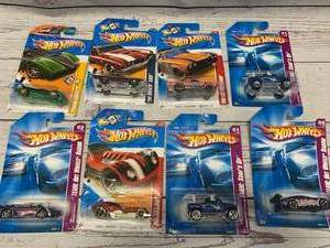 lot 104 image: Lot of 8 Mixed Hot Wheels 2007