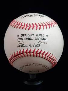 lot 22 image: Ozzie Smith Autographed Ball
