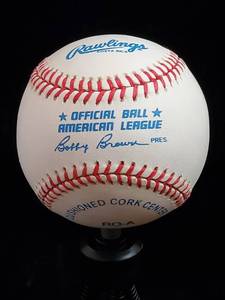 lot 21 image: Bret Saberhagen Autographed Ball