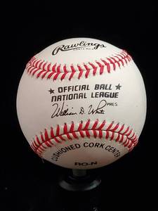 lot 24 image: Gaylord Perry Autographed Ball