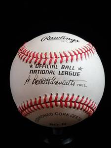 lot 73 image: Pete Rose Autographed Ball