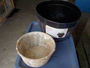 16 resin Barrel Planter and Basket...