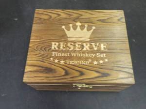 Reserve Finest Whiskey Set in a Woo...