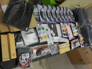 Electronic lot and accessories...