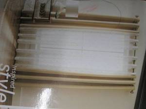 lot 49 image: Better Homes & Gardens 4 pc 84 inch...