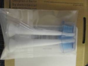 lot 102 image: 4-4pks Brush Heads for Philips Soni...
