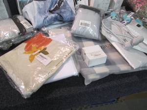 lot 117 image: Pillow Covers, Tapestries, Photo Ba...