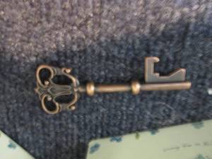 lot 166 image: 2 Boxes of Key Shaped Opener Favors...