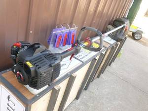 Craftsman 2 cycle weed trimmer. Lightly used. Tested & works. As shown.