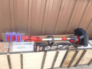 Craftsman 110 volt weed trimmer. Appears like new. Tested & works. As shown.