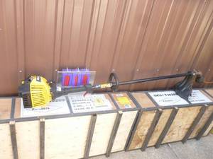 Bolen 2 cycle weed trimmer. Like new. Tested & works. As shown.