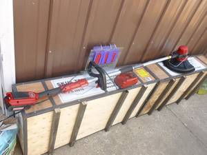 Craftsman 24 volt weed trimmer. Appears like new. Tested & works. As shown.