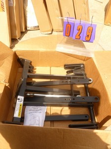 Universal 3 point hitch assembly. No hardware or cylinder. New condition. As shown.