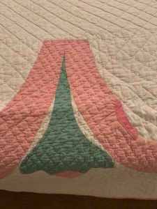 lot 8 image: Vintage Hand Sewn Quilt