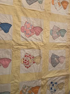 lot 10 image: Vintage Hand-Sewn Quilt