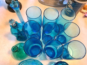lot 23 image: Vintage Colored Glassware Lot