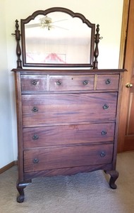 lot 29 image: 1920s Queen Anne Mahogany Bedframe and Dressers