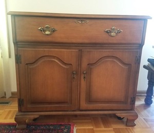 lot 46 image: Liquor Cabinet