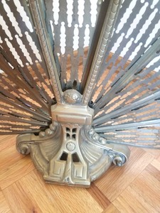 lot 44 image: Vintage Decorative Peacock Fireplace Screen