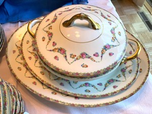 lot 35 image: China Dish Set- Crown HW- Czechoslovakia