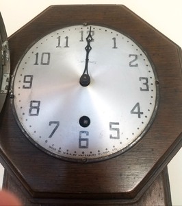 lot 49 image: Waterbury Wall Clock