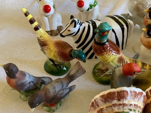 lot 55 image: Lot of saltpepper sets