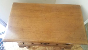 lot 64 image: Petite SideAccent Table