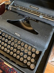 lot 75 image: Vintage Royal Typewriter