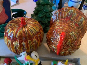 lot 66 image: Vintage Holiday Items