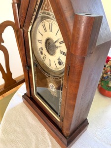 lot 72 image: Vintage Steeple Clock